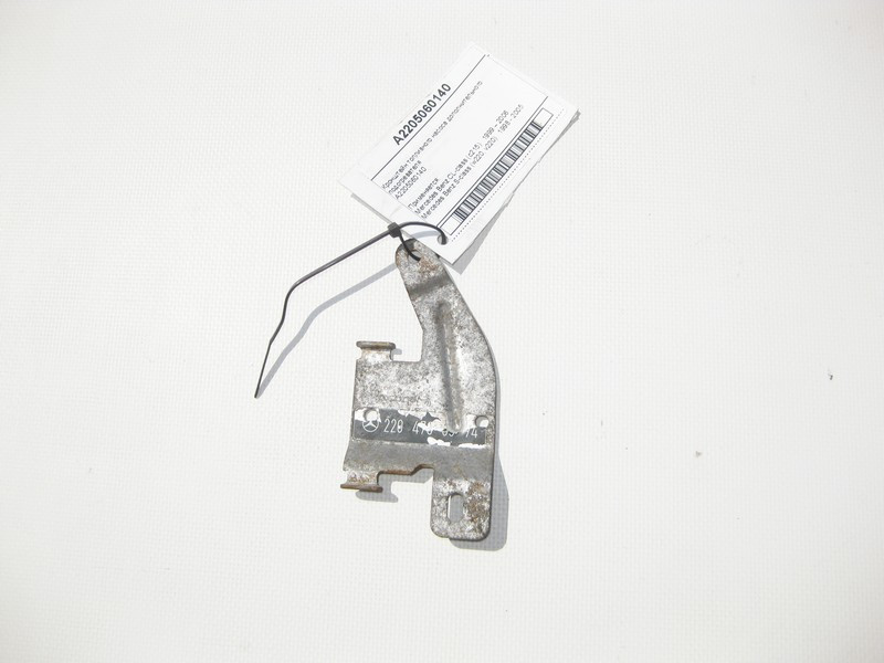 Mercedes-Benz  A2205060140 Кронштейн паливного насоса додаткового підігрівача S-Class W220 CL C215 Одесса - изображение 1