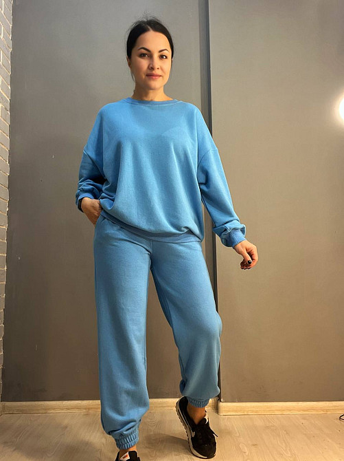 Костюм женский Quzen 470-471 свитшот и джогеры на резинке оверсайз, голубой, S Киев - изображение 7