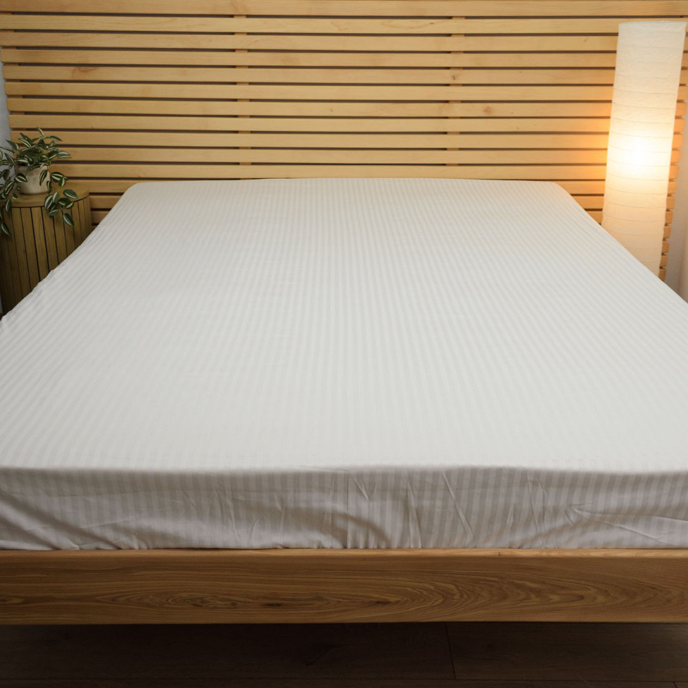 Простынь на резинке двуспальная страйп-сатин 100% хлопок 160х200х25см 125г/м2 (Белый) Сумы - изображение 1