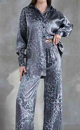 Жіночий легкий прогулянковий леопардовий костюм-двійка: сорочка та штани Сірий, 46 Одеса
