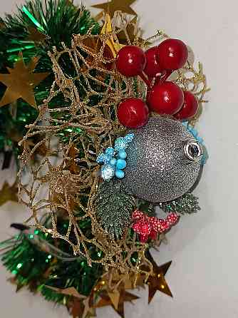 Обруч декор для волос новогодний с мишуры с игрушкой one size разноцветный ручная работа серебристый Киев