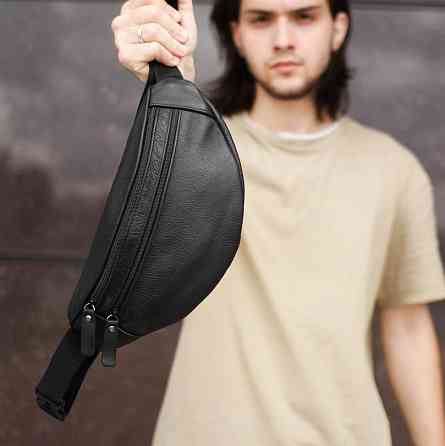 Чорна зручна бананка чоловіча, Чоловіча бананка з ремінцем на плече Барсетка-бананка шкіряна ON-38 Івано-Франківськ