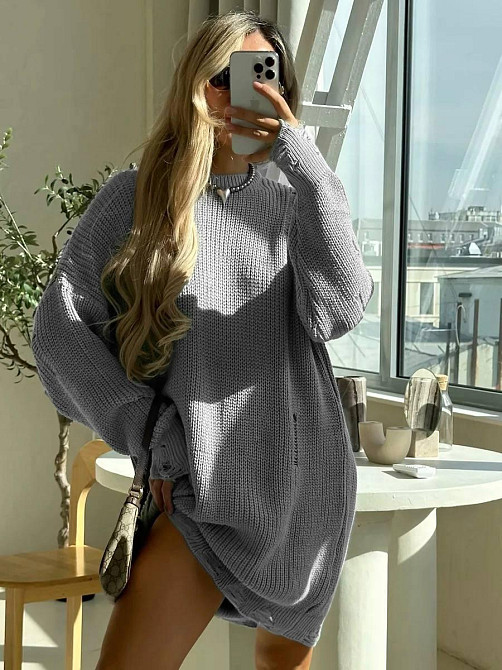 Женское уютное теплое платье свободного силуэта с рваным эффектом машинная вязка Серый Одесса - изображение 1