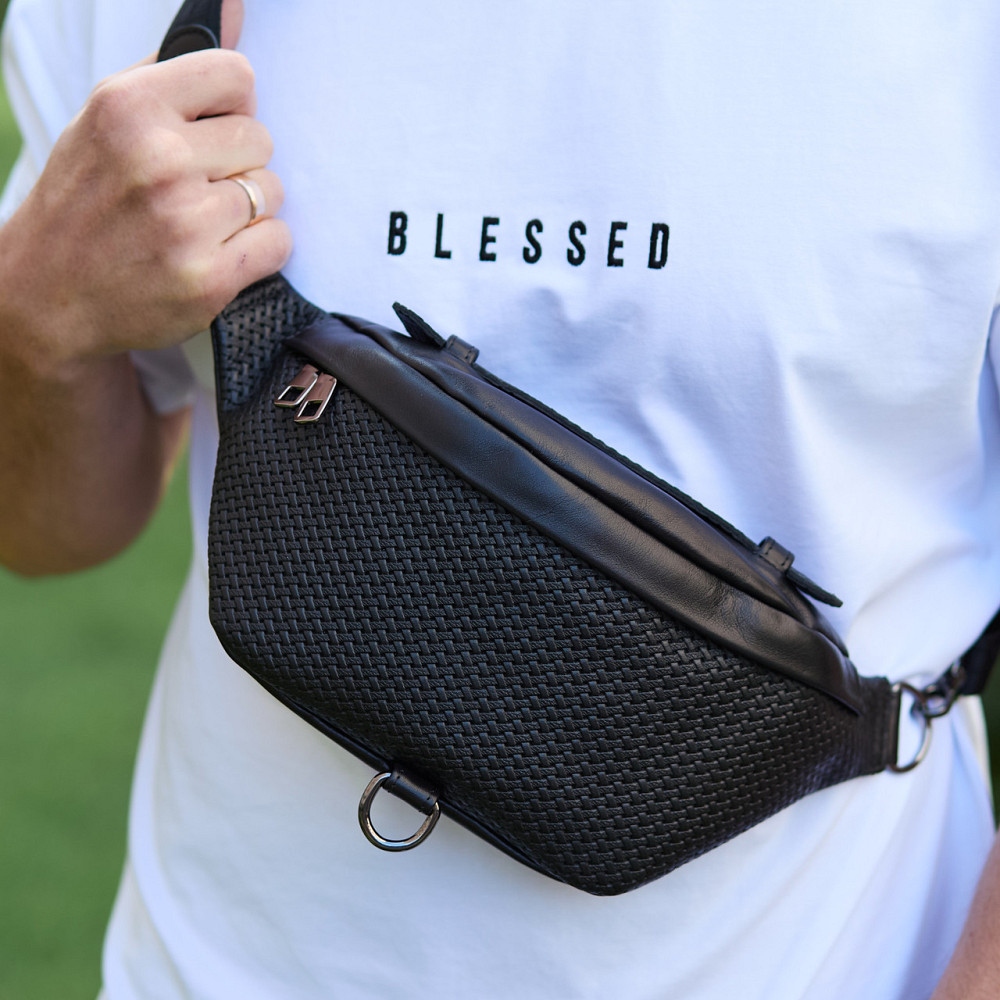 Стильна чоловіча бананка з натуральної гладкої шкіри 22х27х8, рюкзак нагрудний з принтом NM-58744 чорний Кам'янське - фото 1