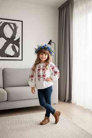 Нежная блузка с вышивкой 