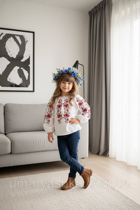 Нежная блузка с вышивкой 