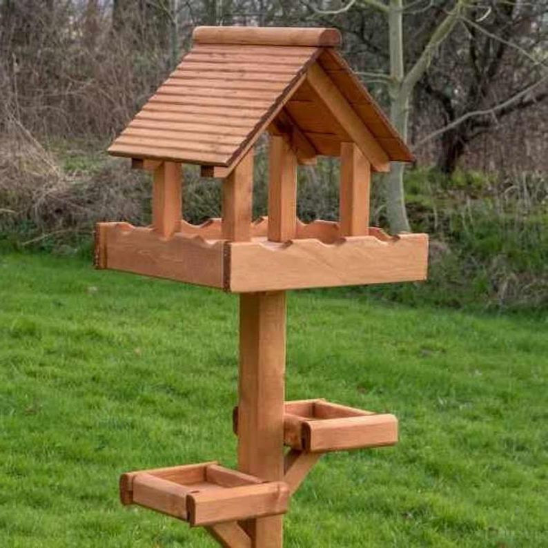 Кормушка на стойке 