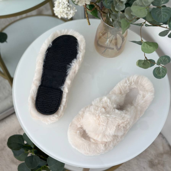Жіночі хутряні капці кімнатні з відкритим носком домашні з високою підошвою пухнасті з перепльотом молочні 41 Одеса
