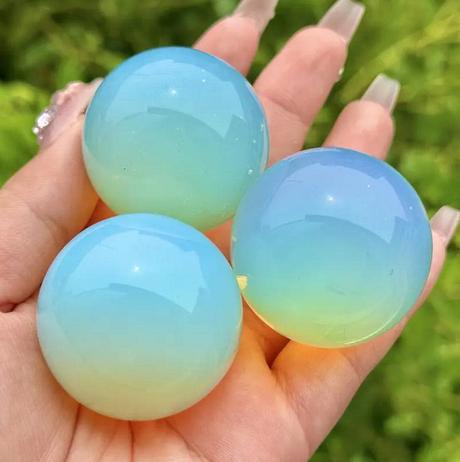 Сфера из натурального опала 4 см Кристаллическая сфера для медитации, декора и энергетических практи Киев - изображение 2