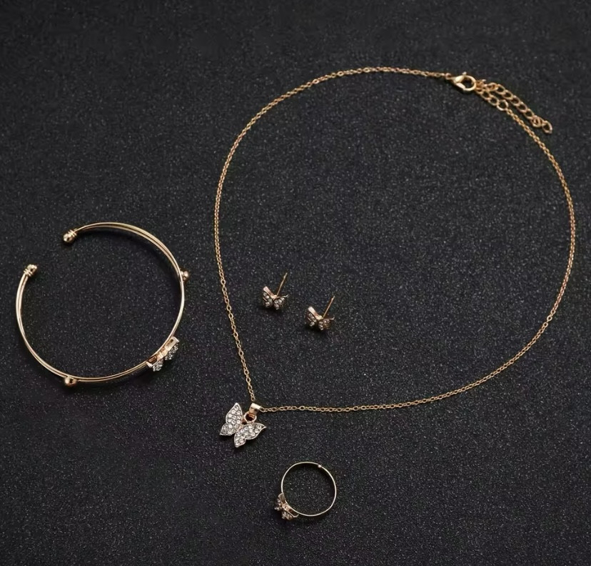 Подарунковий набір для жінок Метелик наручний годинник з браслетом кільцем намистом та сережками без подарункової коробки золотий Київ - фото 8