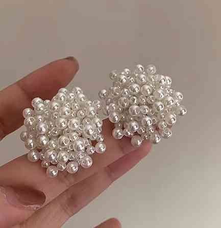 Серьги жемчужные белые объемные пусеты с бусинами крупные серьги шарики стильные женские Киев