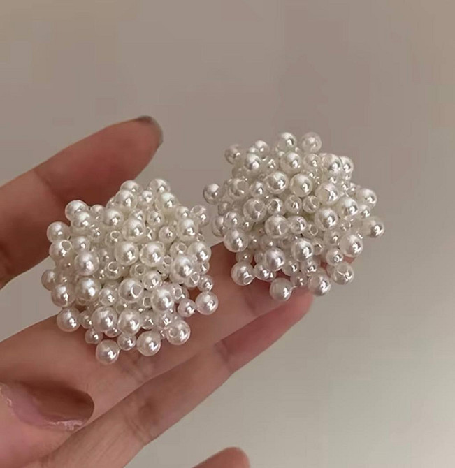 Серьги жемчужные белые объемные пусеты с бусинами крупные серьги шарики стильные женские Киев - изображение 2