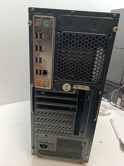 Системний блок: корпуc Sharkoon, материнська плата Gigabyte GA-970A-DS3P AMD FX-8320E/0/0 + БЖ Be quiet 500W System power 8 S8-500W (товар вживаний) Луцк - изображение 3