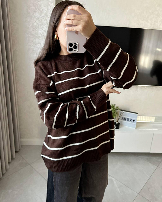 Жіночий затишний оверсайз светр у смужку машинне в'язання Шоколад Одеса - фото 1