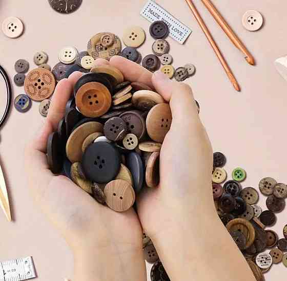 Набір дерев’яних ґудзиків 50 шт – різні розміри й кольори для шиття та декору Київ