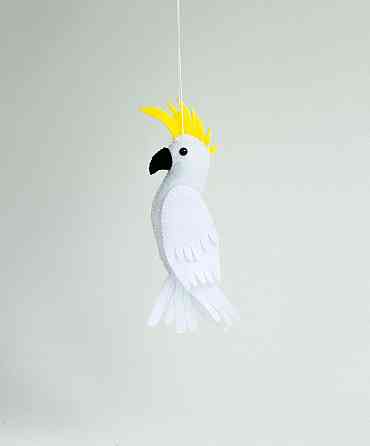 М’яка фетрова іграшка какаду ручної роботи – безпечна розвиваюча іграшка Київ