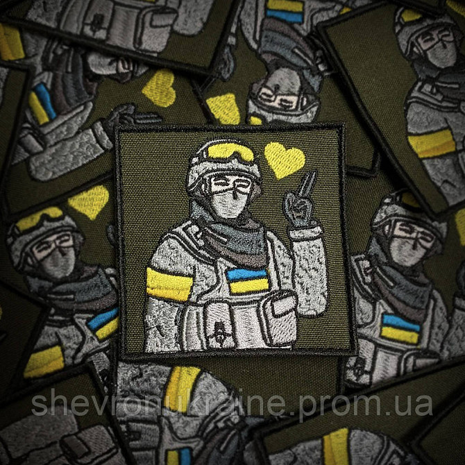 Шеврон Військовий із сердечком (Форма квадрат. На липучці) Розмір 8x8см Київ - фото 1