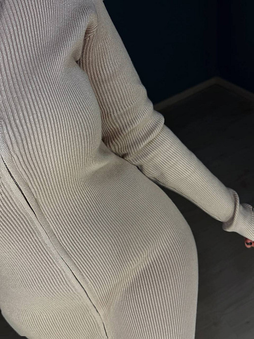 Платье женское Joy One 421 вязаное длинное на молнии в рубчик, бежевый, one size Киев - изображение 9