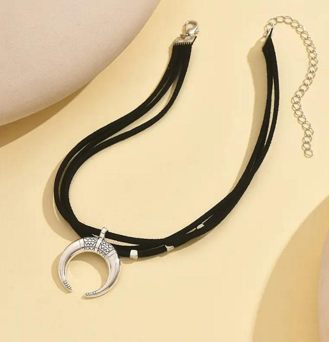 Чокер із підвіскою у формі півмісяця — чорне намисто з місячним символом Київ - фото 5