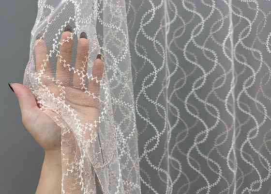 Тюль VR-Textil 1835т Фатин с вышивкой и люрексом Молочный с пудровым 300х270 см (40-189) Киев