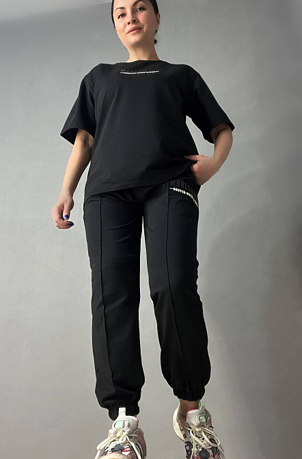 Костюм жіночий CAPPITONE 101216 оверсайз футболка з джогерами з швом і написом чорний, чорний, M Київ - фото 19