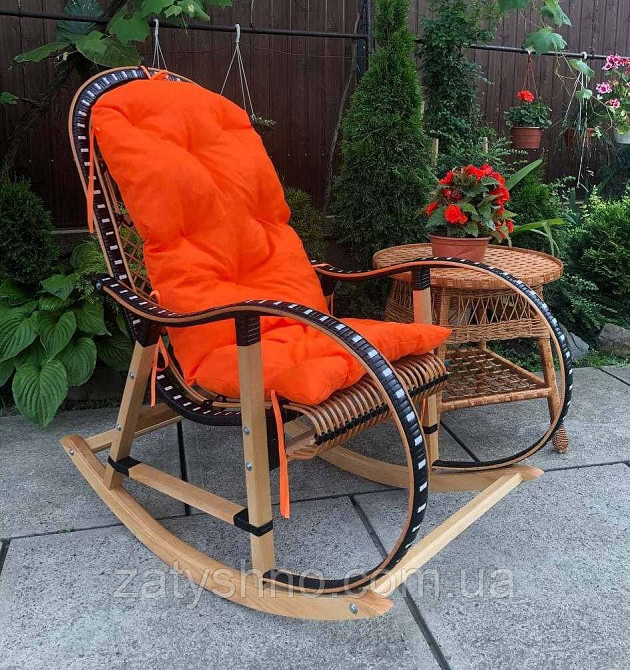 Кресло качалка плетеная с накидкой  красной  и  столом из лозы Киев - изображение 3