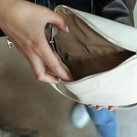 Жіноча шкіряна бананка, сумка з натуральної бежевої шкіри, стильна і гарна жіноча сумочкаMasterSem Київ