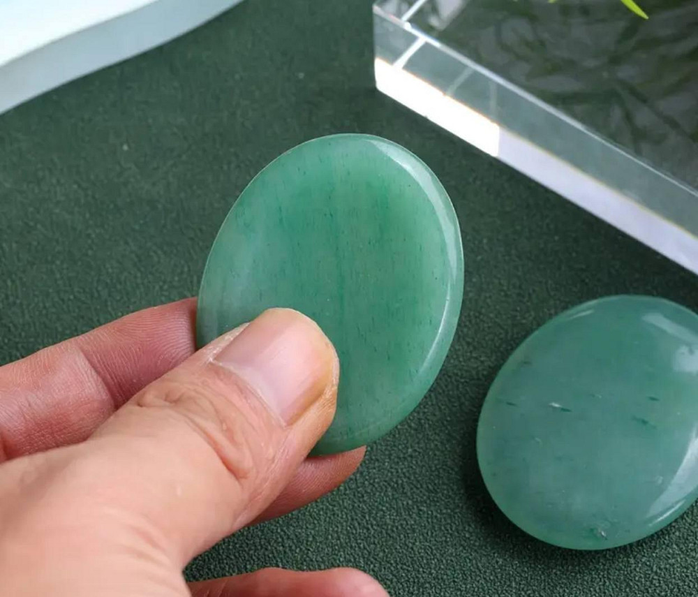 Авантюрин камінь антистрес, Натуральний овальний камінь авантюрину для медитації, зняття стресу та т Київ - фото 1