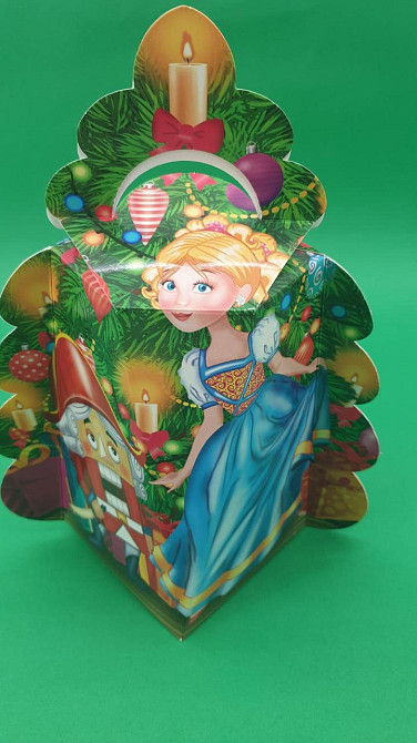 Бумажная коробка для новогодних подарков  (600грм) №250с 