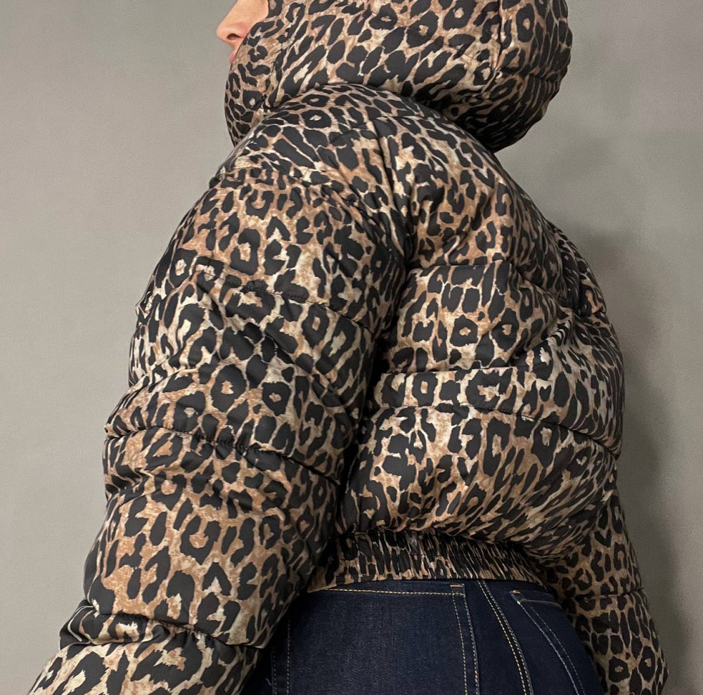 Куртка жіноча Lady Yep 9006 коротка з капюшоном леопардовий принт на резинці демісезонна темно-корич Одеса - фото 3
