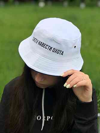 Белая стильная панама с принтом - 