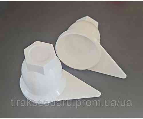 Ковпачок на гайку колеса 33 білий (стрілка) Ковпачок на гайку 33 Ковпачок на 33 гайку Луцьк