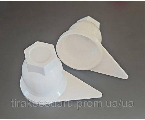 Ковпачок на гайку колеса 33 білий (стрілка) Ковпачок на гайку 33 Ковпачок на 33 гайку Луцьк - фото 1