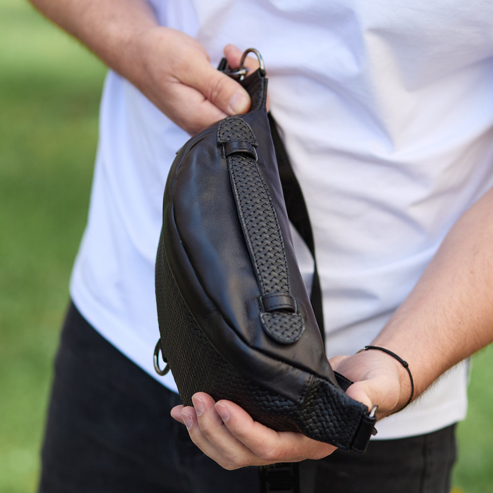 Стильна чоловіча бананка з натуральної гладкої шкіри 22х27х8, рюкзак нагрудний з принтом NM-58744 чорний Київ - фото 4