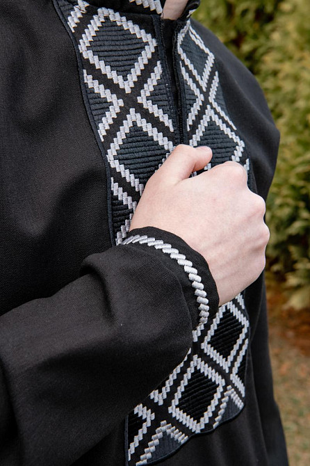 Вишиванка чоловіча лляна, чорна, з довгим рукавом, топ Київ - фото 3