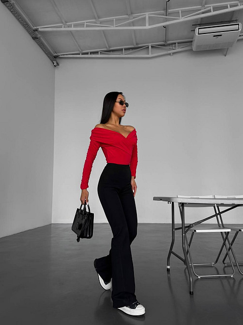 Женский романтичный боди с открытыми плечами трикотаж масло Одесса - изображение 5