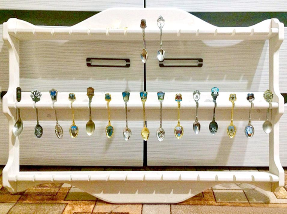 Полка для коллекции ложек 