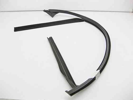 Mercedes-Benz  A2047251525 Ущільнювач опускного скла передніх лівих дверей C-Class W204 Одеса