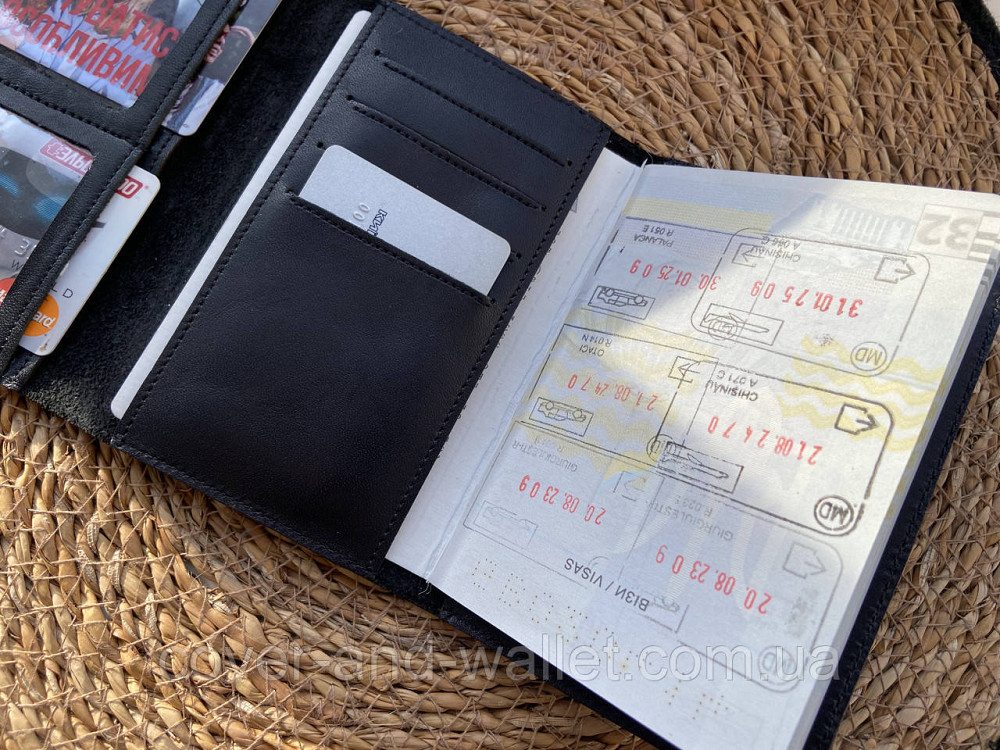 Тонкий чоловічий портмоне для паспорта та автодокументів з натуральної шкіри з тисненням марки авто Puos Київ - фото 6