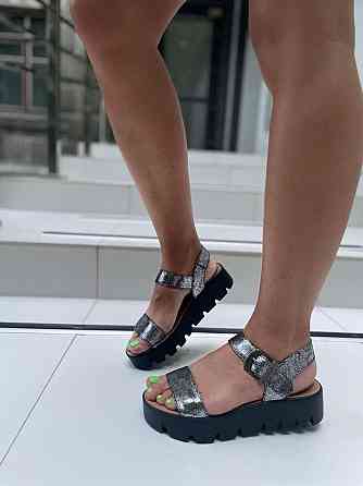 Kentro Босоніжки жіночі сріблясті KENTO 3222 літні, шкіра-сатин / Стильні босоніжки на платформ Коломыя