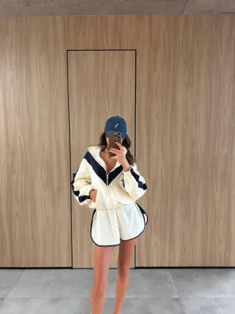 Жіночий спортивний костюм із курткою та шортами із плащівки Одеса