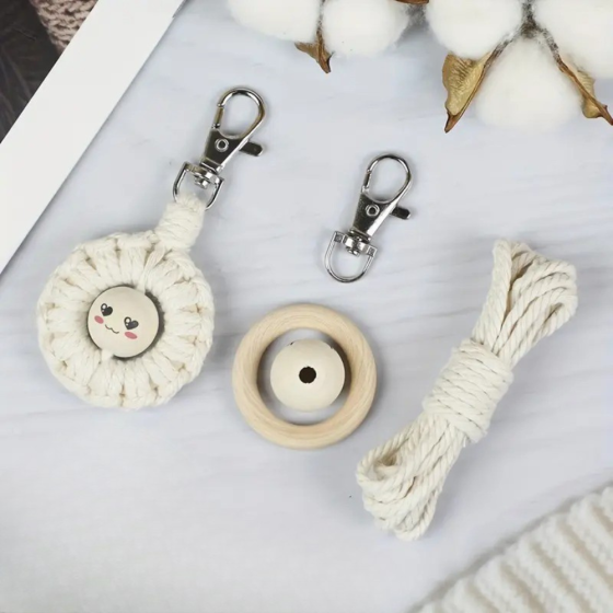 Набір макраме для творчості та ручного в'язання брелока для ключів або аксесуарів 10х5см, білий Кам'янець-Подільський