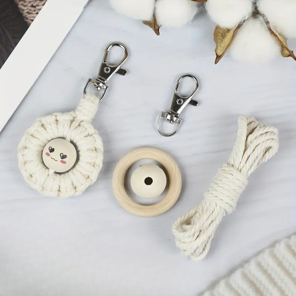 Набор макраме для творчества и ручного вязания брелока для ключей или аксессуаров 10х5см,белый Каменец-Подольский - изображение 1