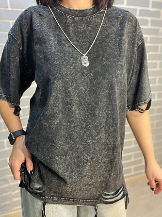 Футболка женская YUJIE YISHANG 8612 вареная оверсайз порезанная с кулоном one size черная, черный, o Одесса - изображение 5