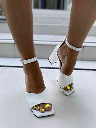 ARLEN Босоніжки жіночі шкіряні на літо на зручному каблуці білі відкриті ARLEN Бос-Глорія р. 36 Коломыя