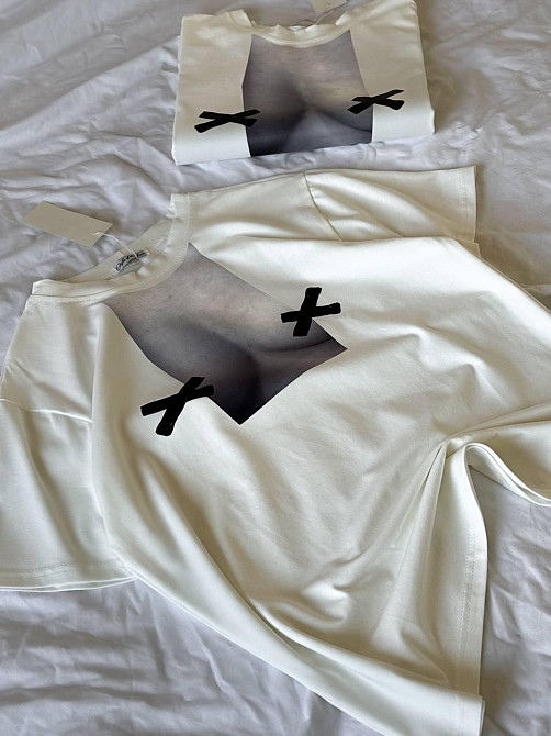 Жіноча стильна оверсайз футболка з пікантним малюнком турецький кулір Одеса - фото 8