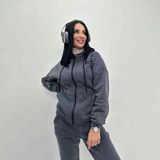 Женский спортивный костюм c нашивками 