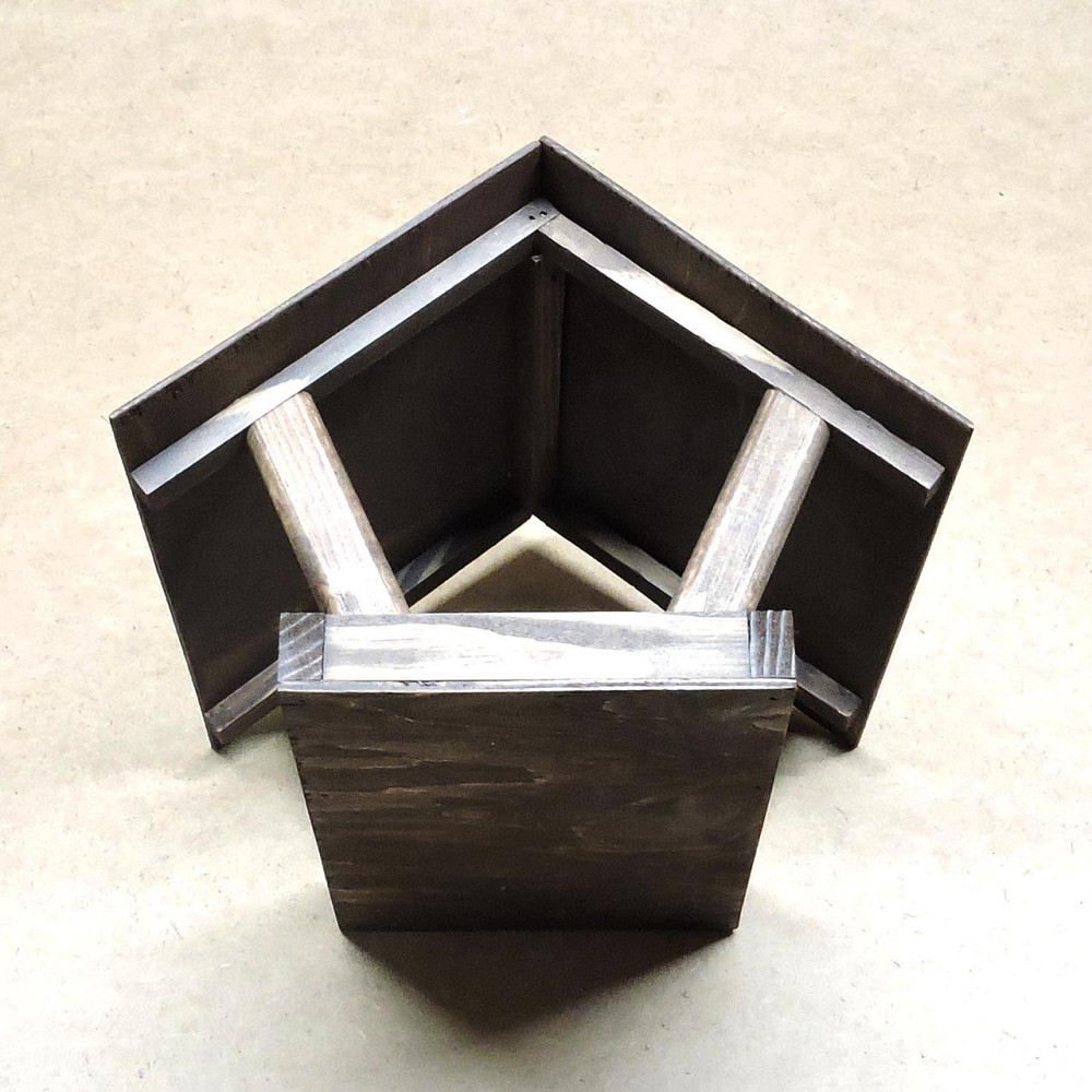 Кормушка садовая для птиц 