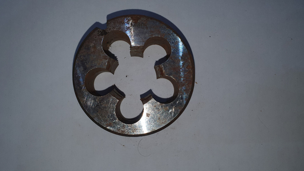 Плашка (лерка) метрическая М30х3. СССР. Харьков - изображение 1