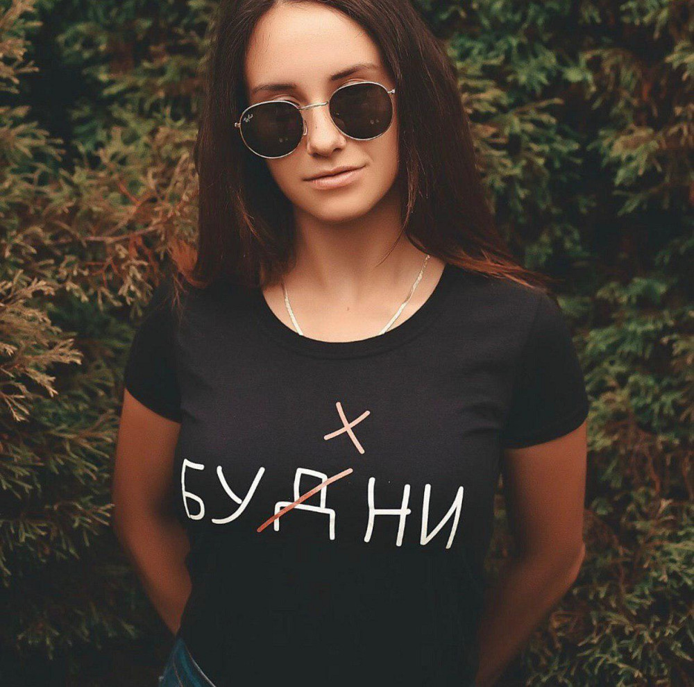 Чорна жіноча футболка з малюнком БУХНІ Чернівці - фото 1